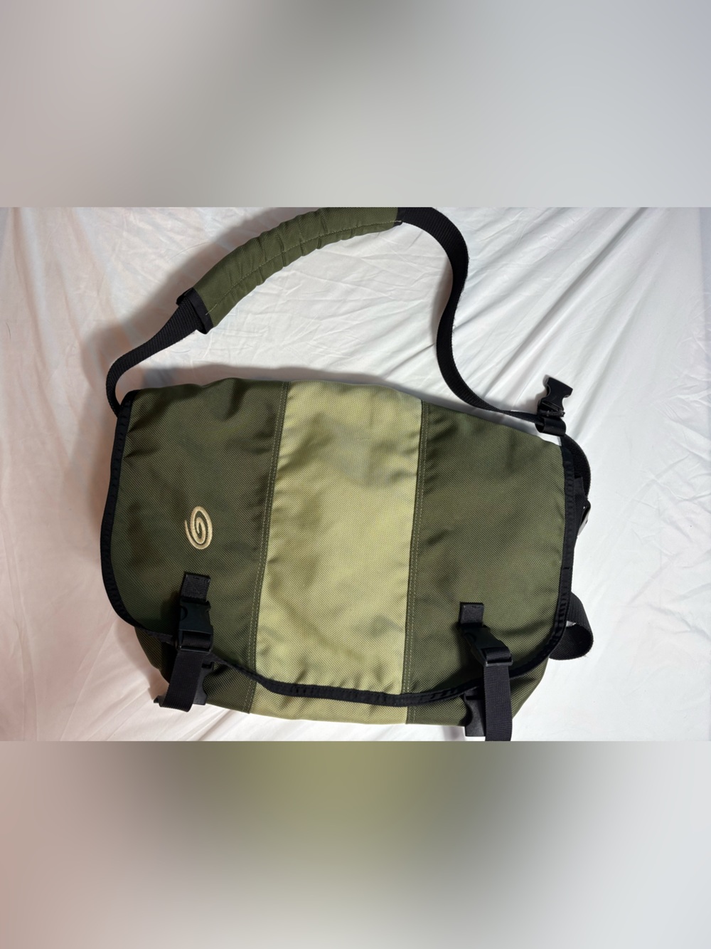 VTG Timbuk2 messenger bag waterproof olive green- YELLOWISH Lining sz M
